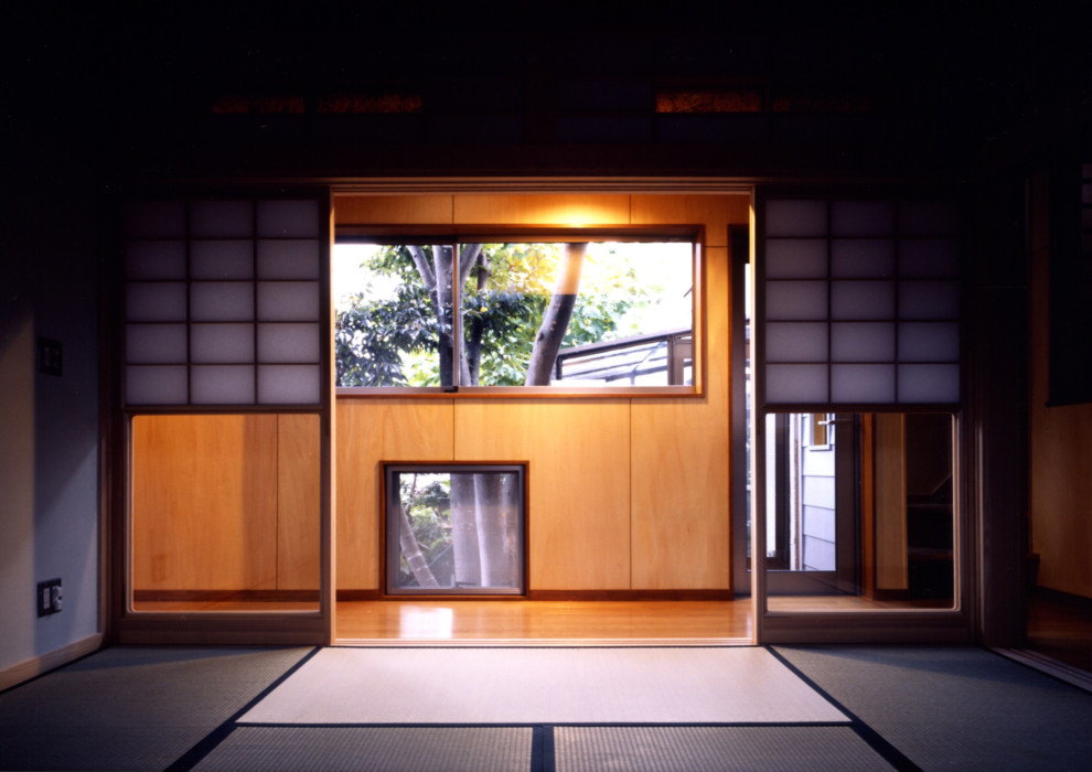 Idee per un ufficio minimalista di medie dimensioni con pareti grigie, pavimento in tatami, nessun camino, pavimento verde, soffitto in perlinato e scrivania incassata