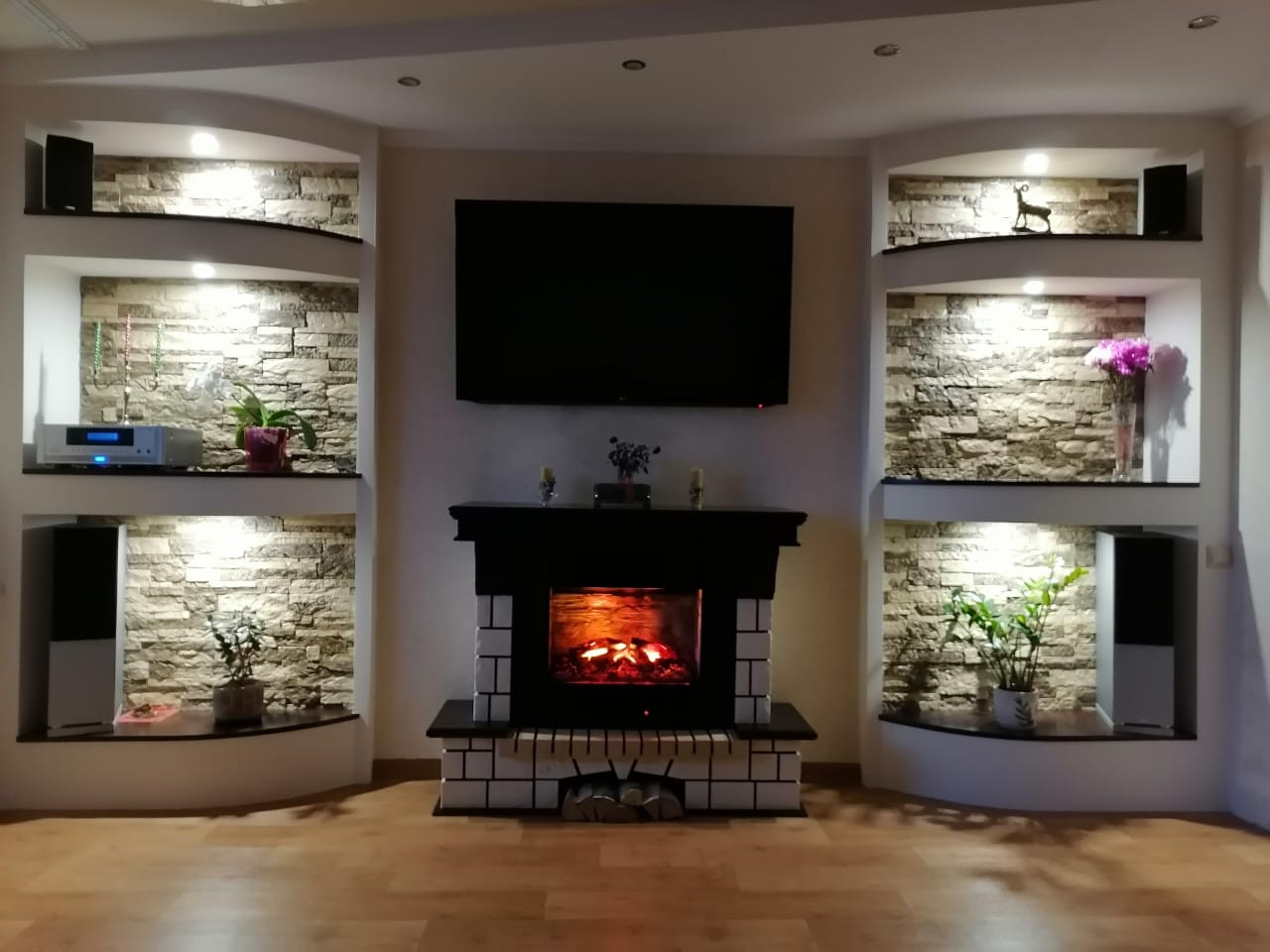 Стильный дизайн интерьера! Декоративный камень!