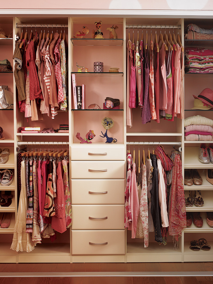 Photo of a traditional kids' room for girls in Nashville with pink walls and medium hardwood floors.