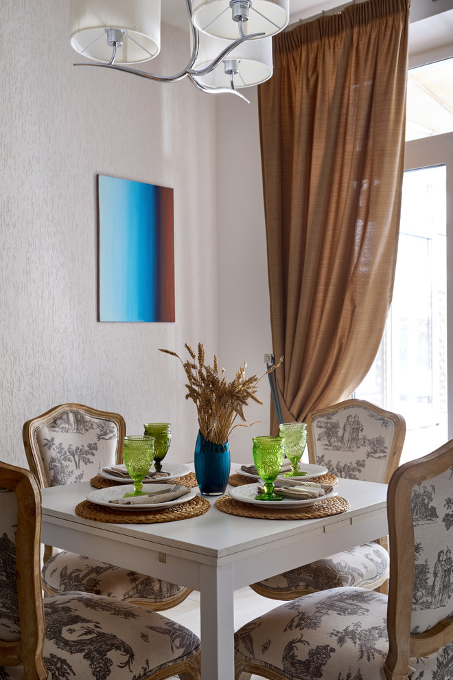 Example of a trendy dining room design in Moscow