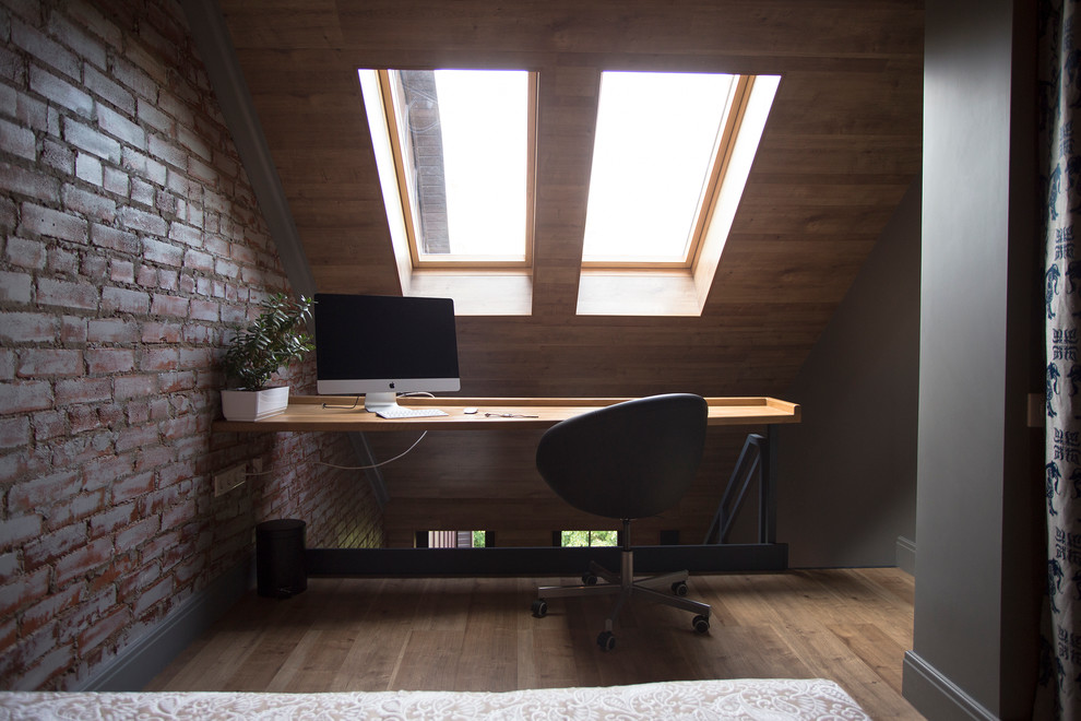 "Dark" apartment for a young girl