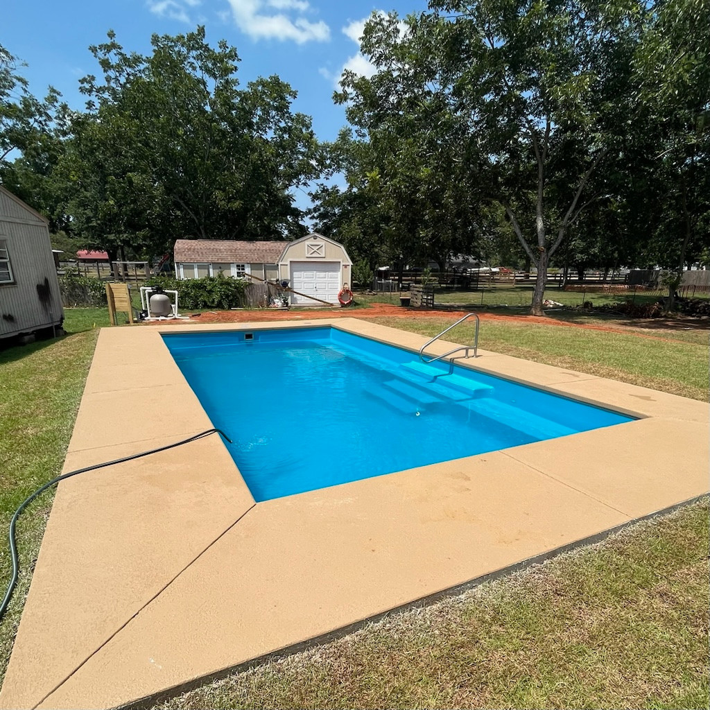 FIBERGLASS POOLS