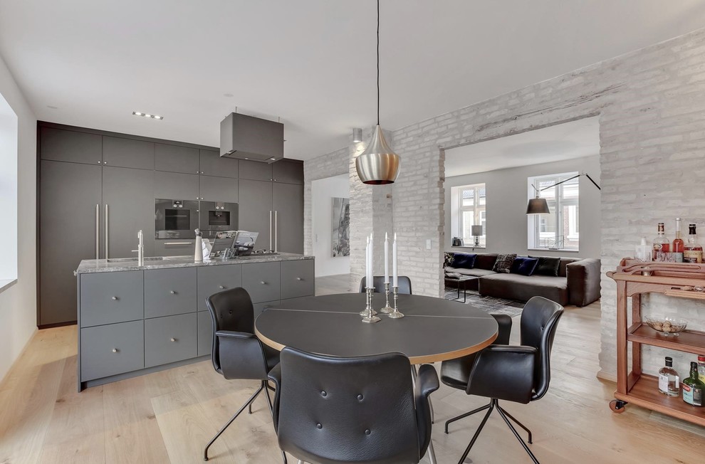 This is an example of a contemporary kitchen in Copenhagen.