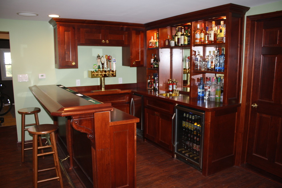 Inspiration for a traditional home bar in Philadelphia.