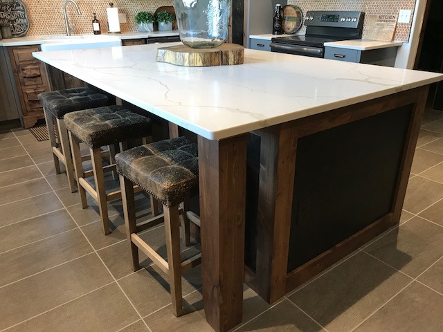 Example of a transitional kitchen design in Cedar Rapids
