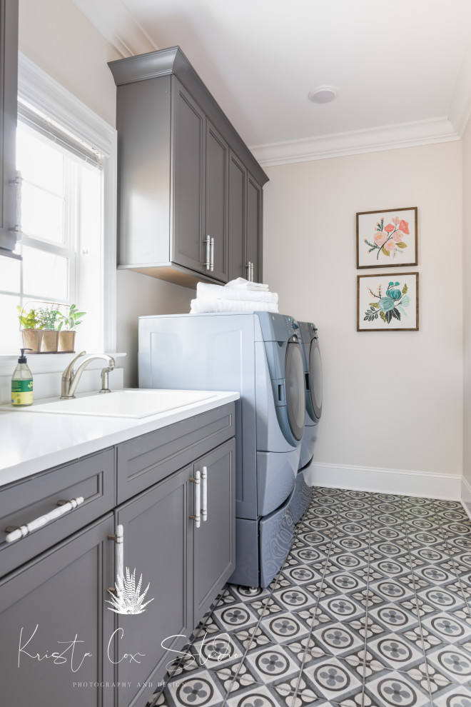 Home design - transitional home design idea