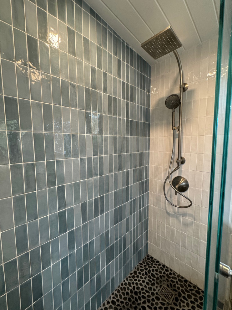 Stacked Tile Master Bathroom in El Cerrito