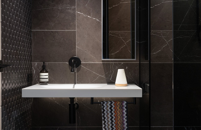 Harbourside Chic modern-bathroom