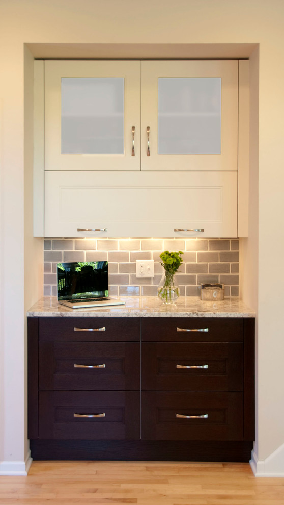 Transitional kitchen photo in Minneapolis