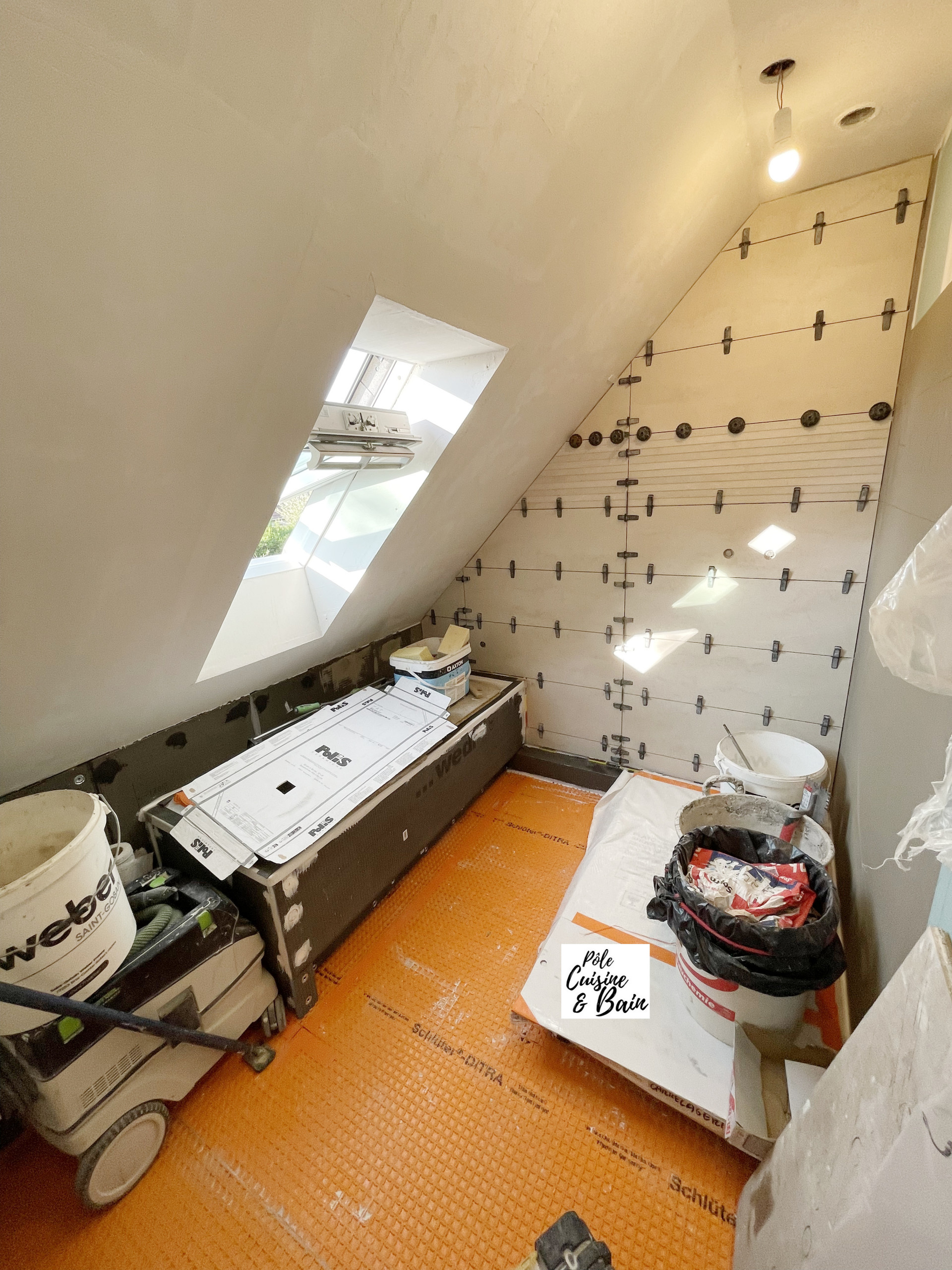 SALLE D'EAU & BAIN: rénovation complète avec porte à galandage