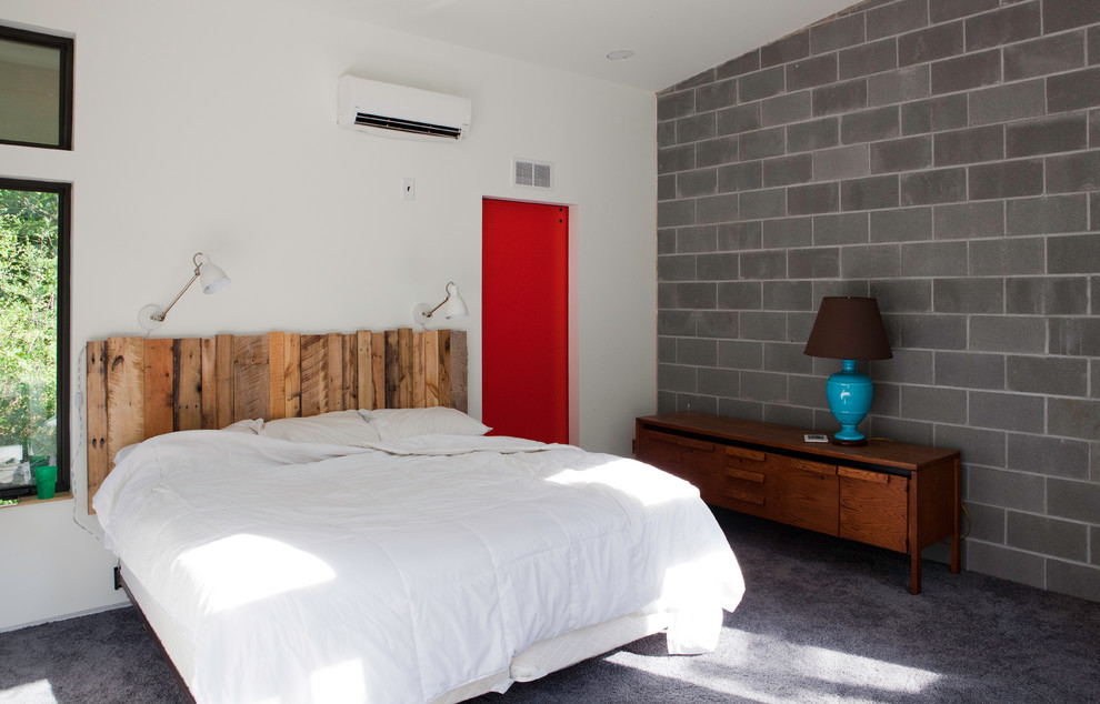 Example of a minimalist bedroom design in Wilmington