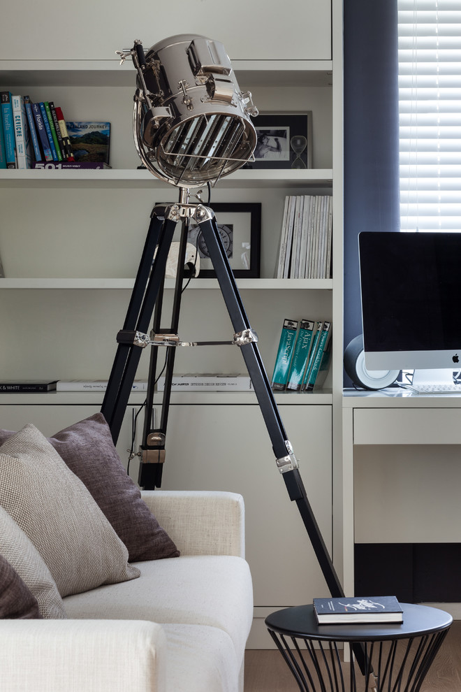 Много света