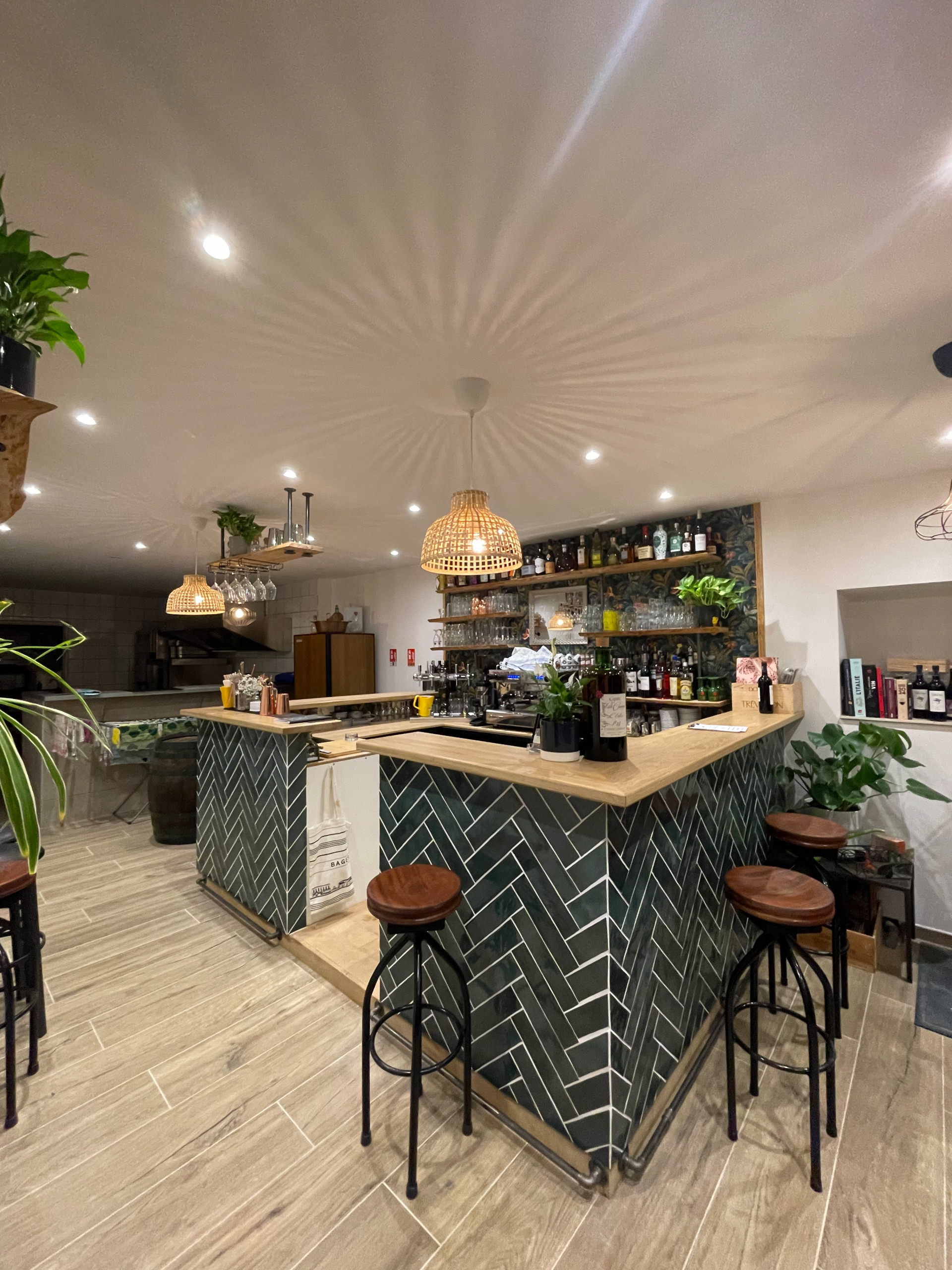 Conception, fabrication et pose d’un bar sûr mesure
