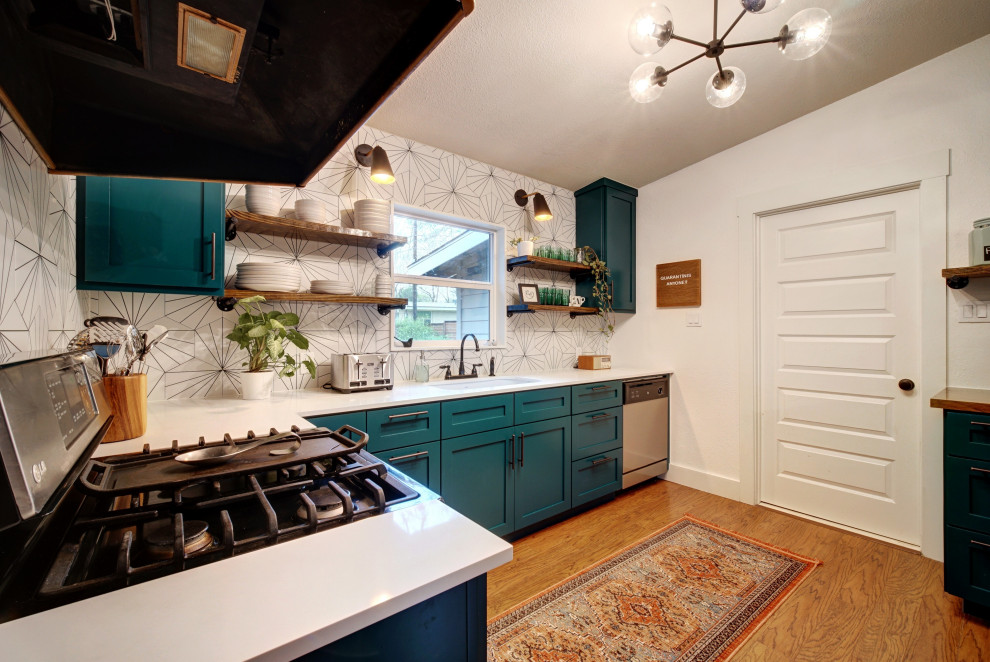 Kitchen - kitchen idea in Austin