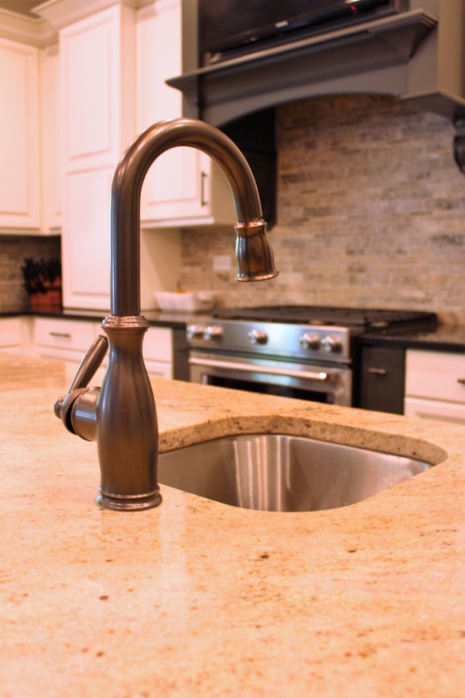 Home design - transitional home design idea in Chicago