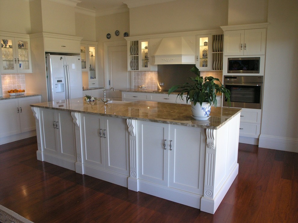 Photo of a modern kitchen in Newcastle - Maitland.