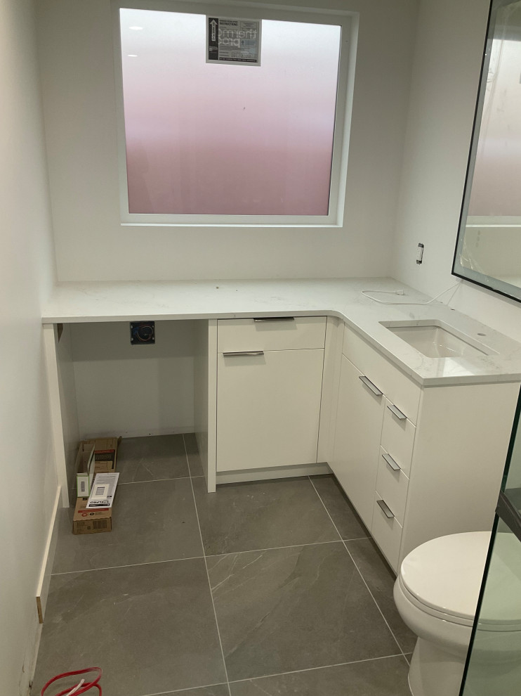 L-shaped white vanity with quartz top and under-mount sink