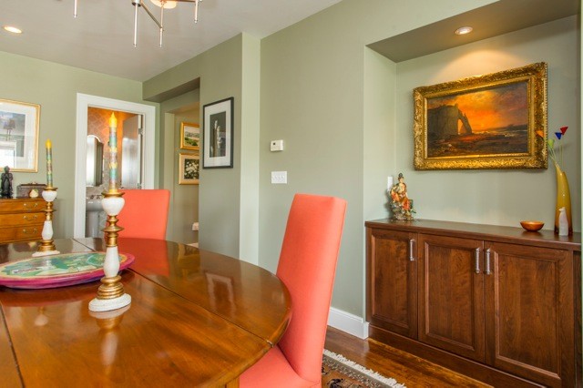 Transitional Boston home-dining room bar clasico-renovado-comedor