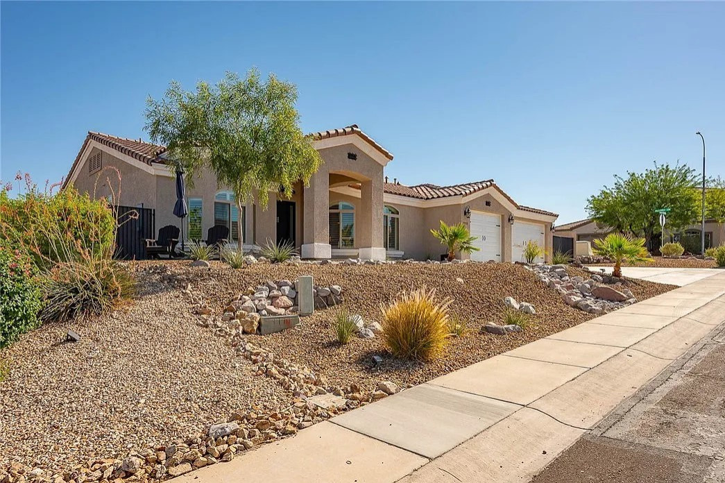 Desert Vista Dr. Custom New Home.