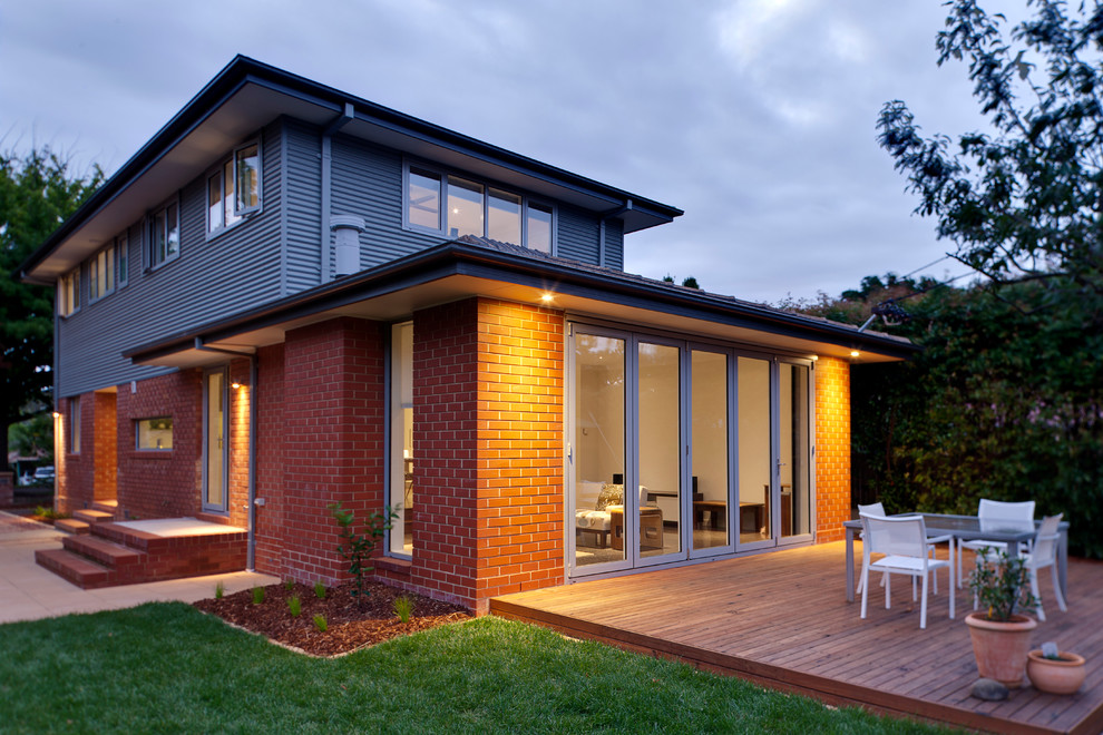 Inspiration for a mid-sized contemporary two-storey grey exterior in Canberra - Queanbeyan with mixed siding.