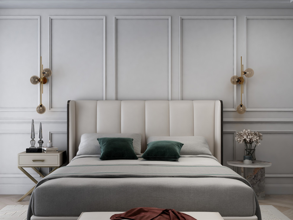 Modelo de dormitorio principal, blanco y gris y blanco vintage de tamaño medio sin chimenea con paredes blancas, suelo de madera clara, suelo beige, bandeja y panelado