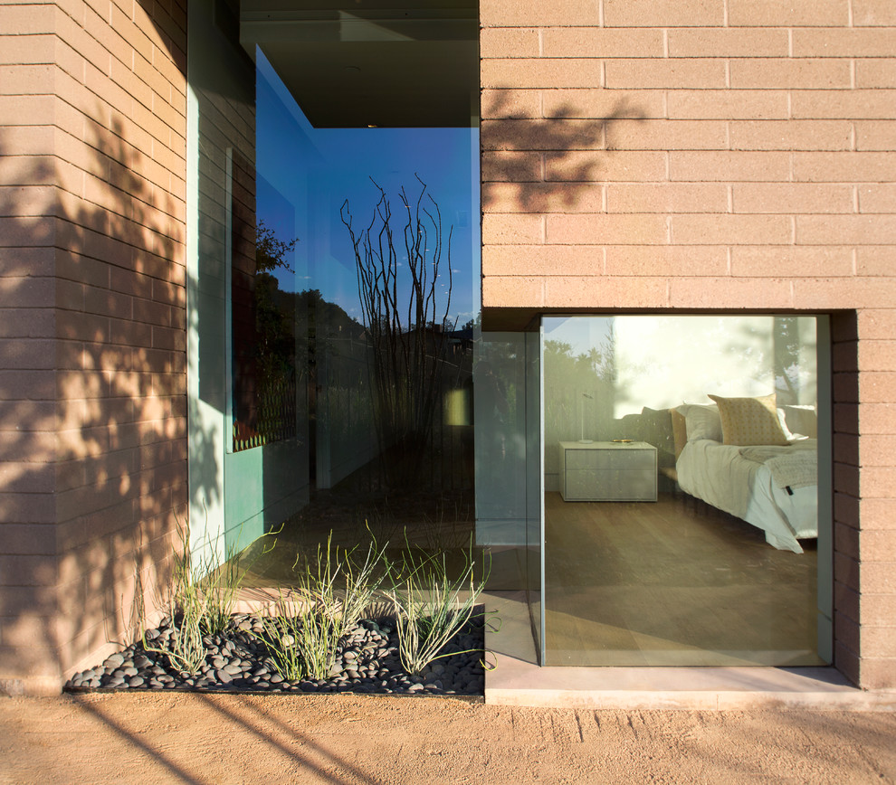Contemporary exterior in Phoenix.