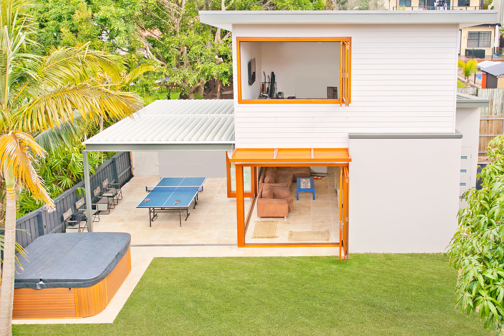 This is an example of a beach style shed and granny flat in Sydney.