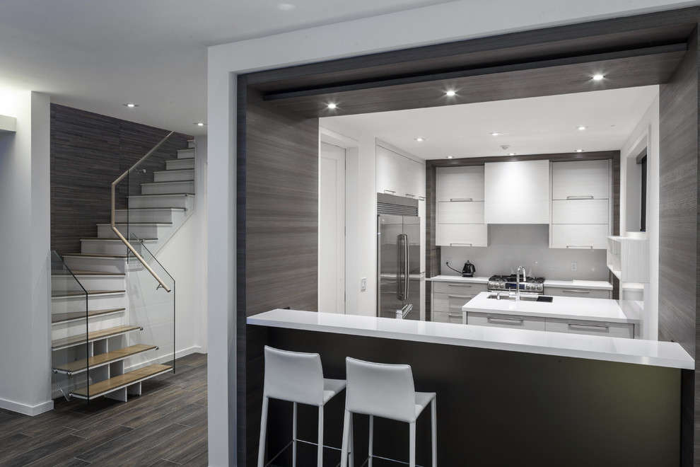 This is an example of a contemporary basement in Toronto.