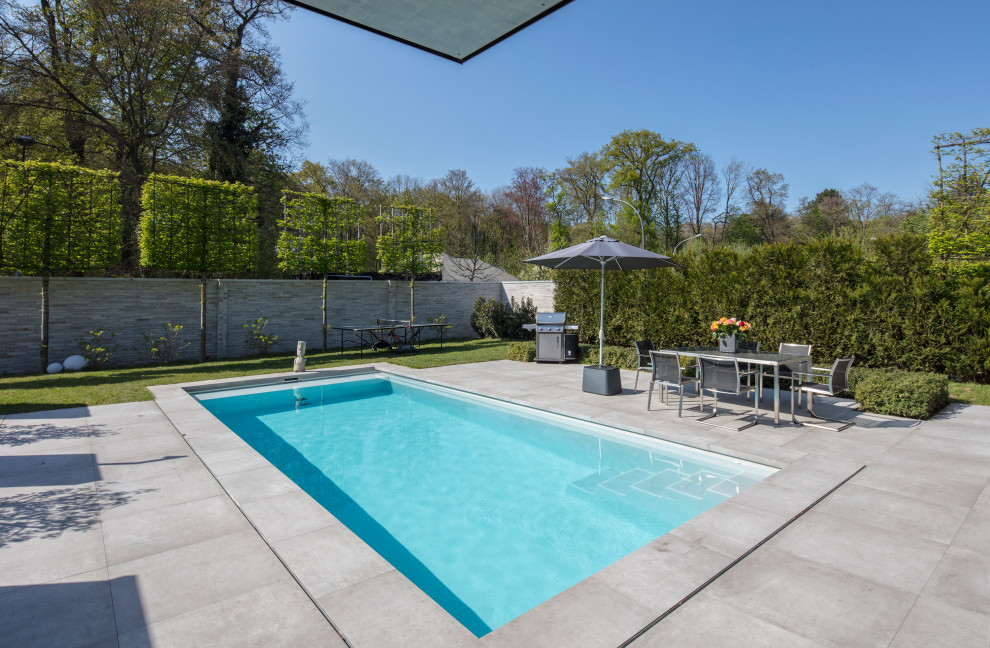 Moderner Pool in Sonstige