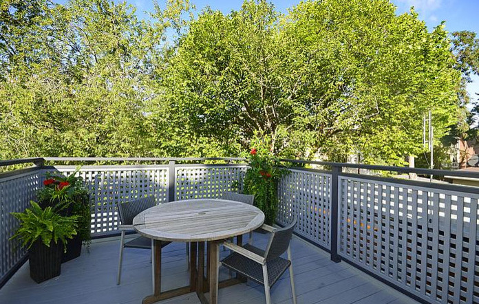 Inspiration for a small traditional rooftop deck in Toronto with no cover.