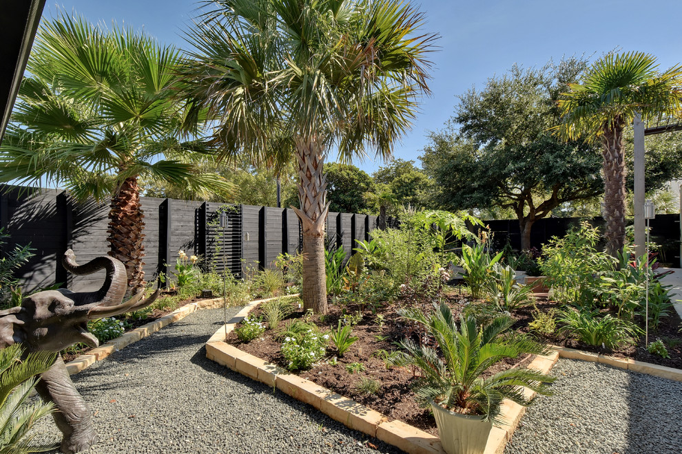 Design ideas for an eclectic landscaping in Austin.
