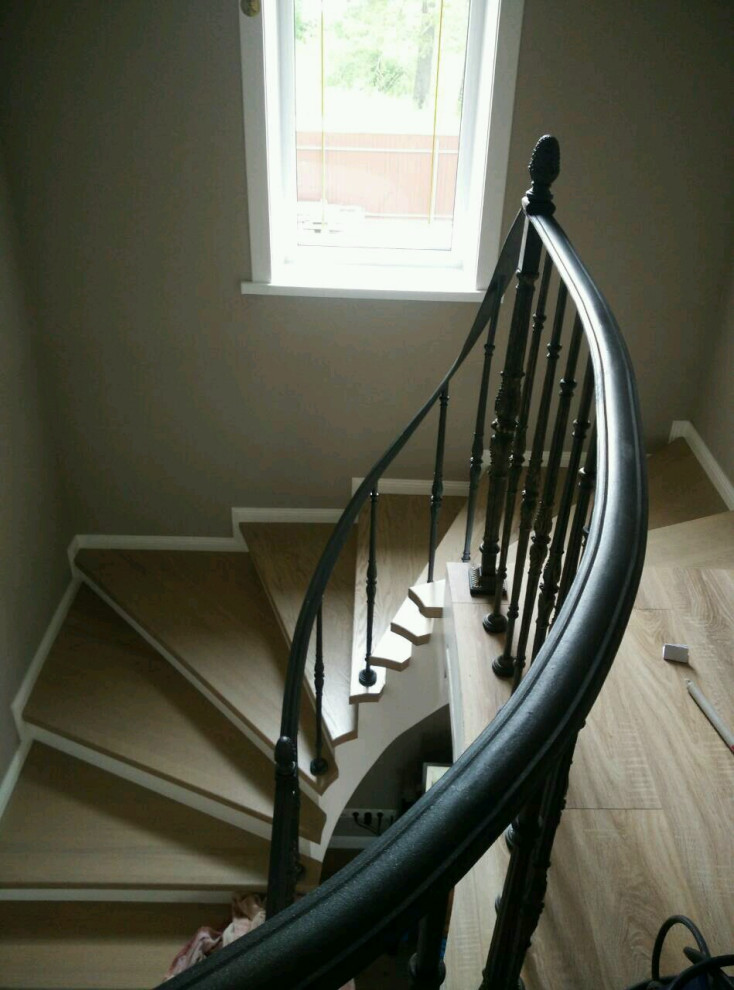 Ограждение лестницы из художественного чугуна