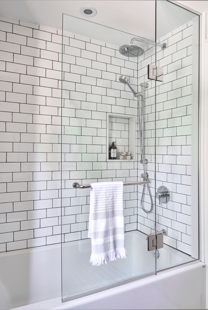 Small transitional bathroom photo in Toronto