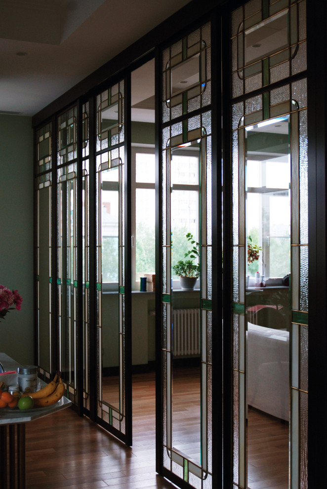Свежая идея для дизайна: большая объединенная гостиная комната в современном стиле с зелеными стенами - отличное фото интерьера