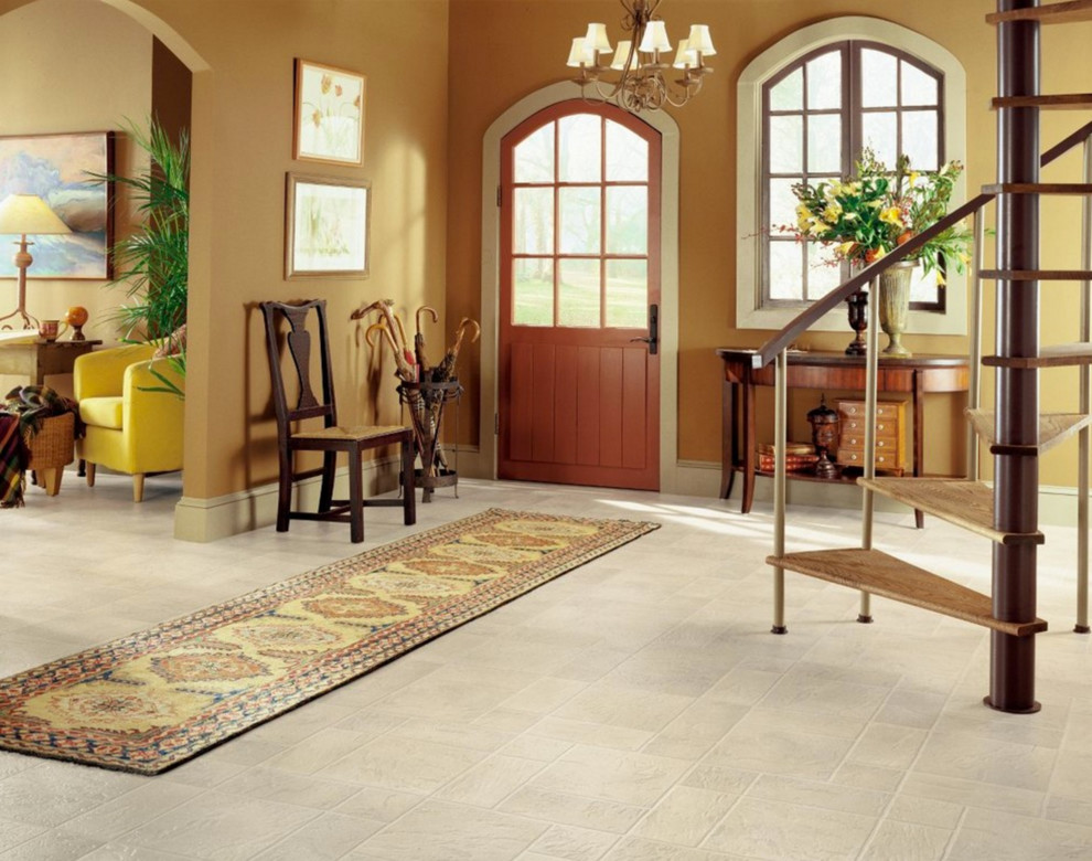 Transitional home design photo in Austin