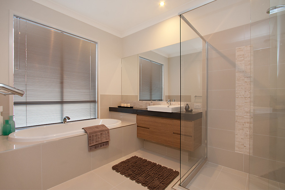 Design ideas for a contemporary bathroom in Gold Coast - Tweed.