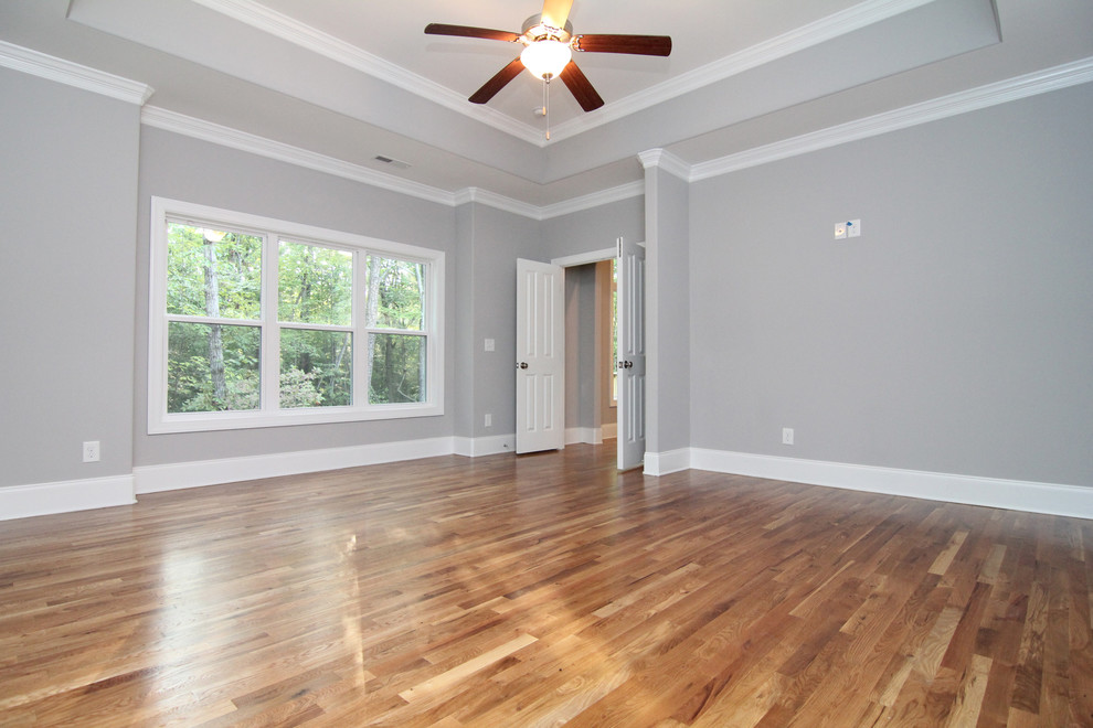 Photo of a mid-sized transitional home design in Raleigh.