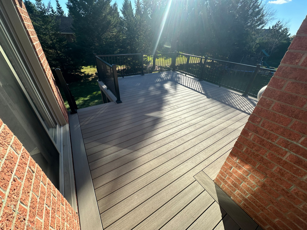 Coastline with Wide trim and pvc lattice