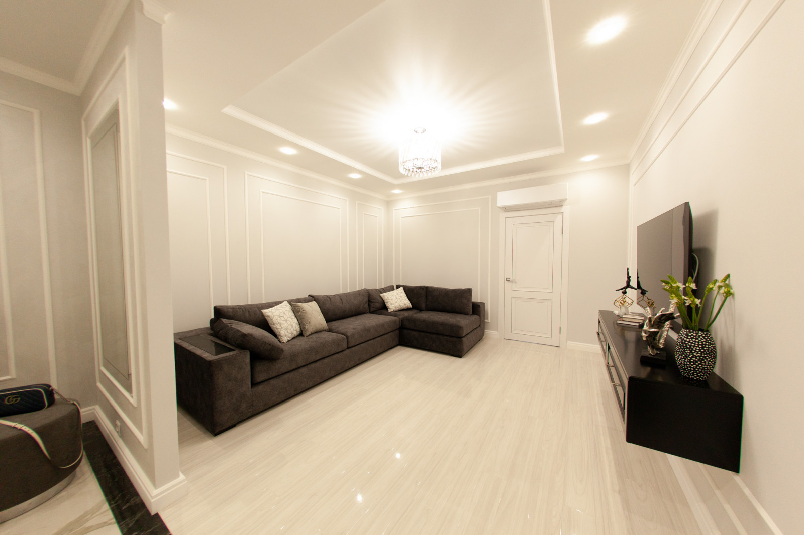 квартира в черно белых тонах