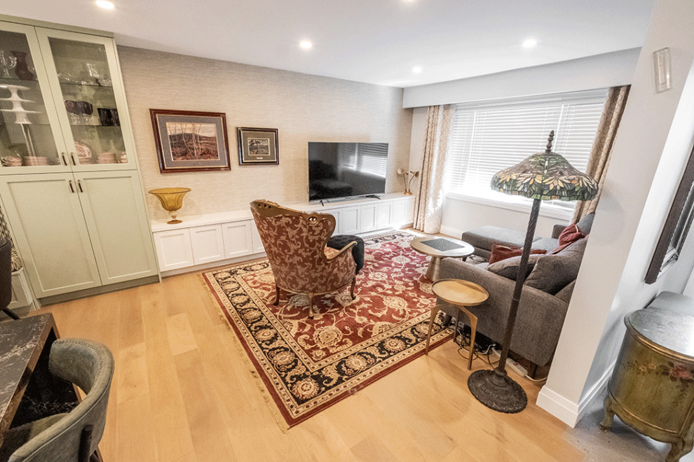 Design ideas for a bohemian living room in Toronto.