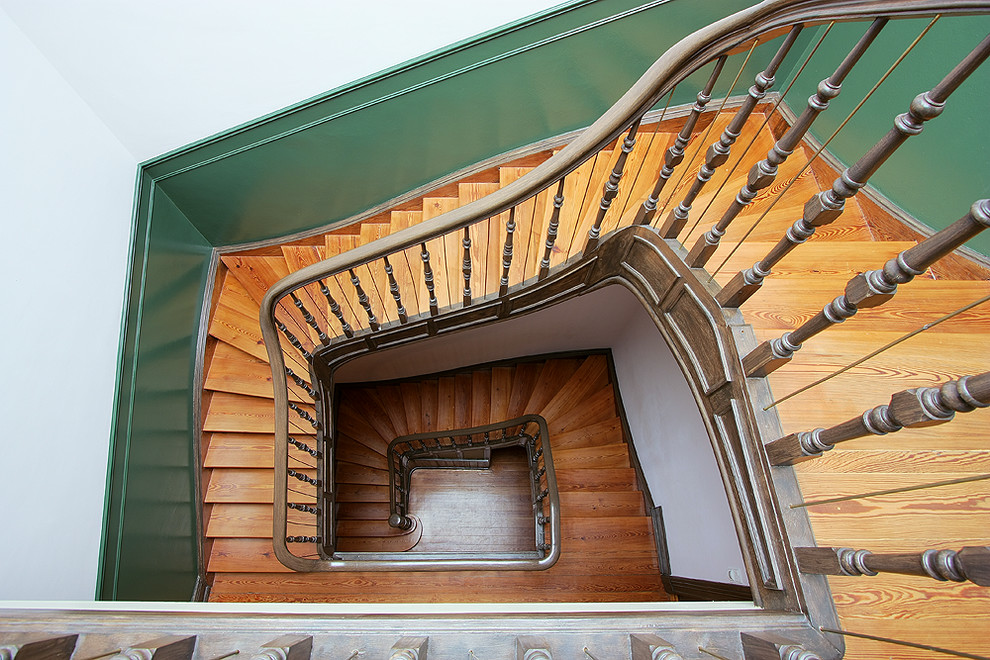 Moderne Treppe in Sonstige