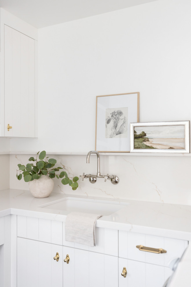 Inspiration for an eclectic home design remodel in Phoenix
