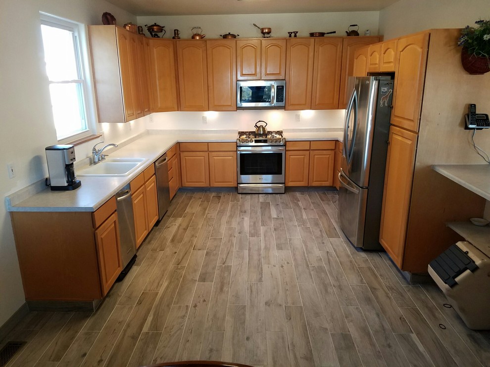 Example of a mid-sized eclectic l-shaped eat-in kitchen design in Denver with porcelain backsplash and no island