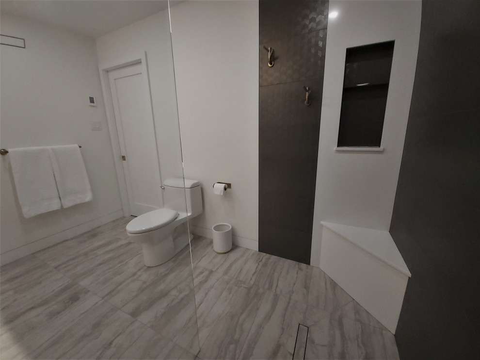 Barrhaven Modern Ensuite Bathroom