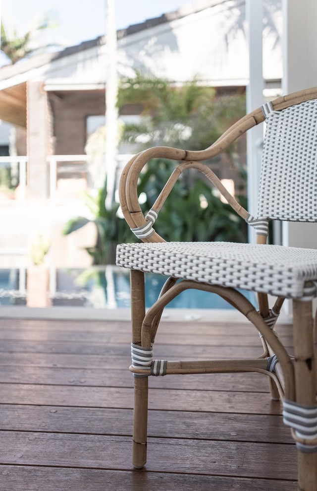 Inspiration for a mid-sized beach style deck in Sunshine Coast with a roof extension.
