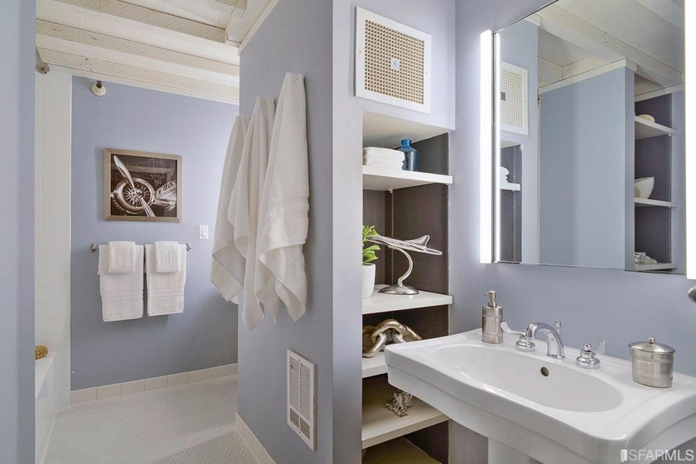 Example of a transitional bathroom design in San Francisco