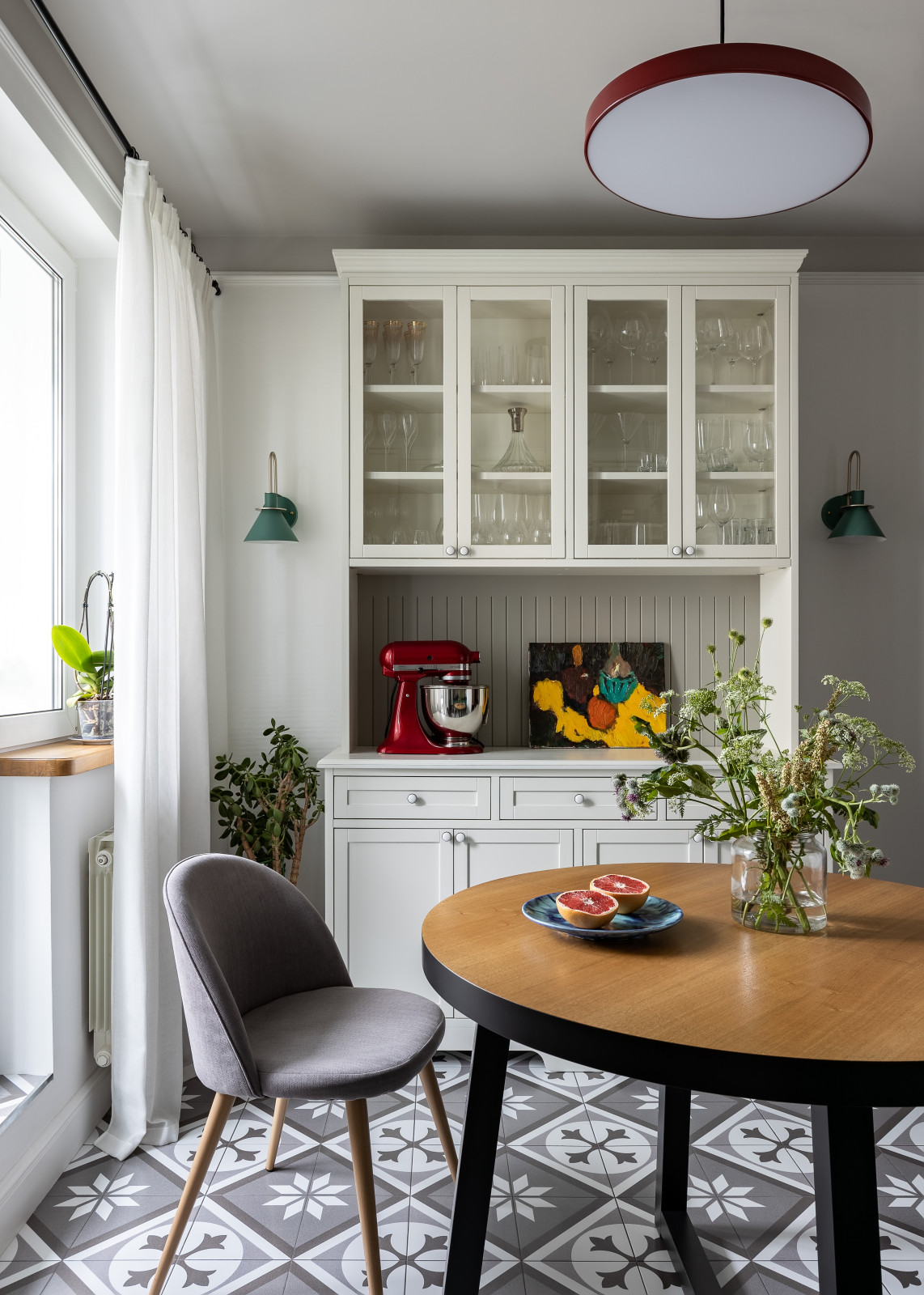 Квартира с библиотекой и коллекцией искусства