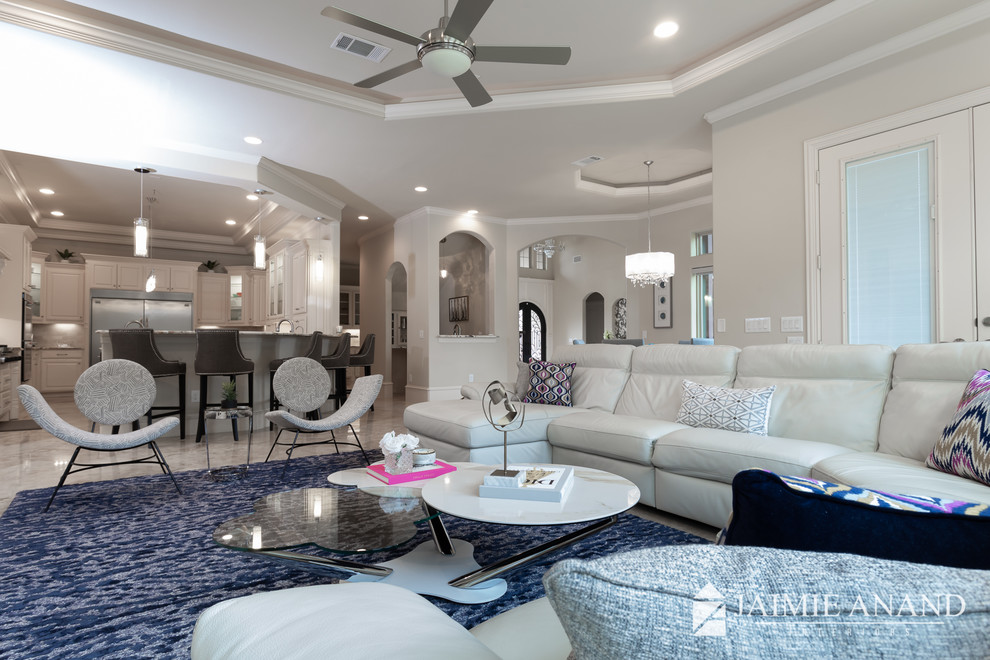 Transitional home design photo in Austin