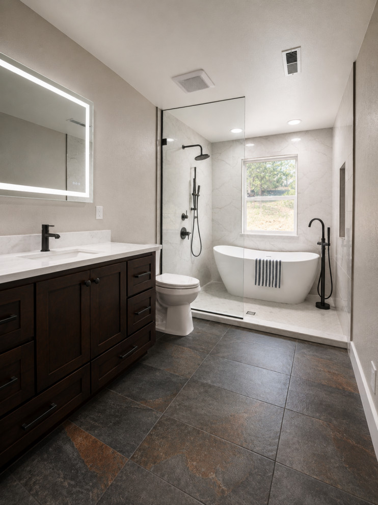 Shower and tub wet area