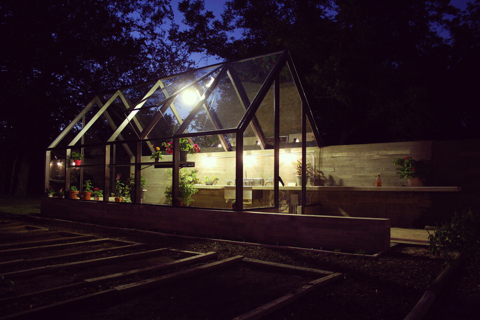 Contemporary greenhouse in Austin.